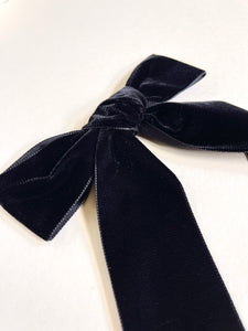 Medium Velvet Bows With Ties